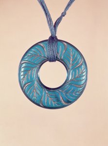 ラリック作、サテン仕上げのペンダント、1902年頃 作： Rene Jules Lalique